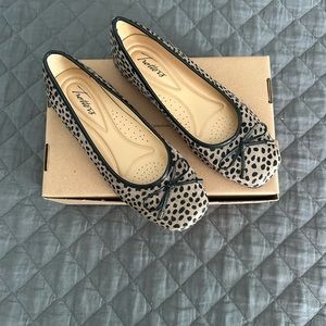 Trotters Ballet Flats